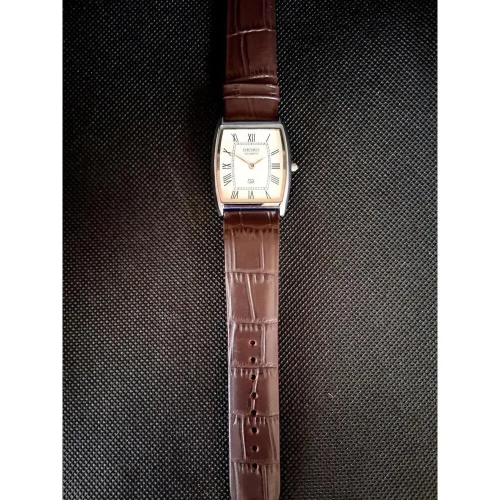 Vintage Seiko Barrel Tank Men's Leather Watch